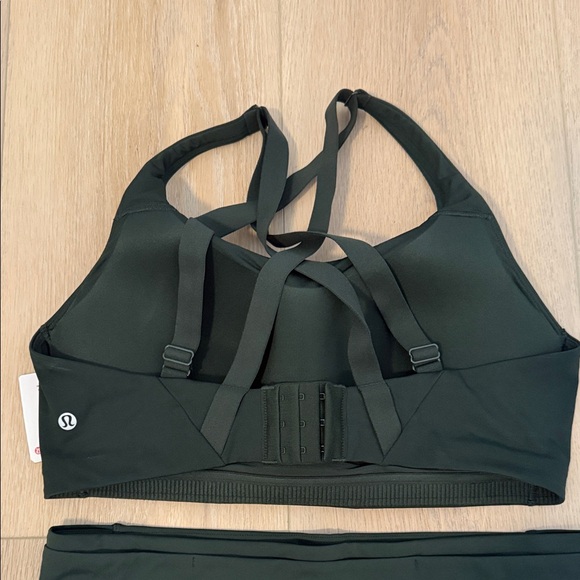 lululemon SET - Energy Support Bra + Fast and Free Shorts in Rainforest Green - Picture 6 of 9
